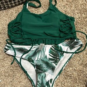 Brand new 2 piece bathing suit